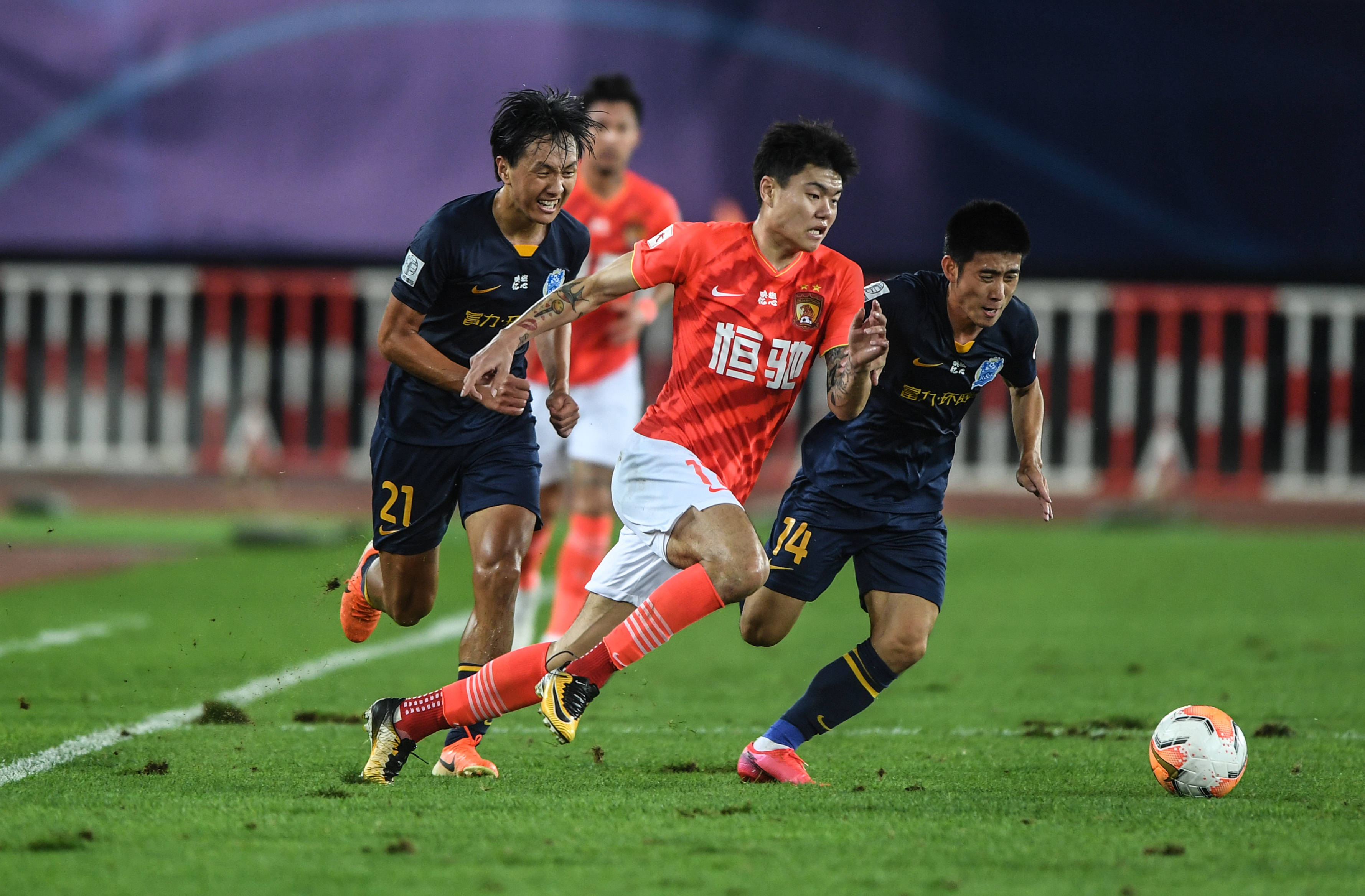 让我们为她 让我们为她