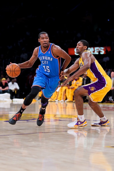 由阿根廷中 由阿根廷中