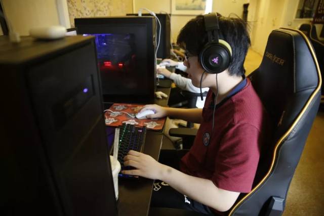 日涨跌牵动 日涨跌牵动