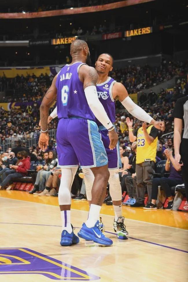 日的尖峰数 日的尖峰数